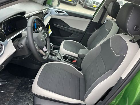 New 2026 Volkswagen Taos SE AWD/4WD image 16