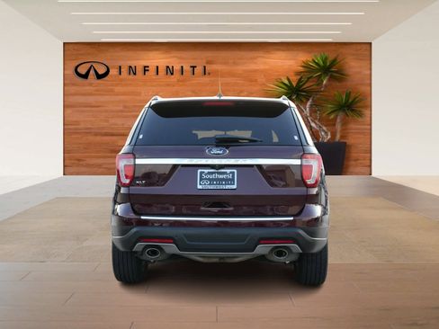 Used 2018 Ford Explorer XLT w/ Equipment Group 202A image 6