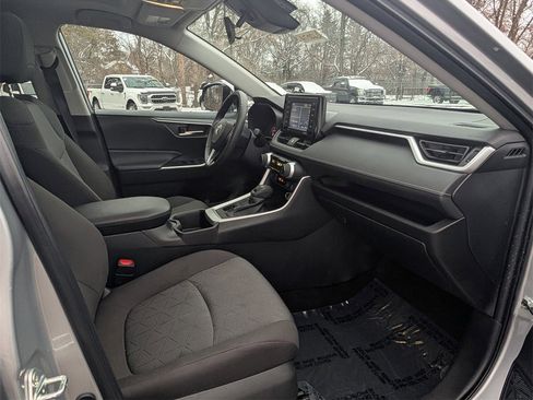 Used 2022 Toyota RAV4 XLE w/ Convenience Package image 9