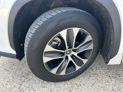 Used 2023 Toyota Highlander XLE image 31