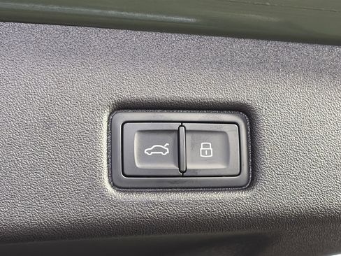 Used 2025 Audi Q5 Premium Plus w/ Premium Plus image 14