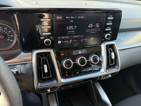 Used 2023 Kia Sorento LX image 12