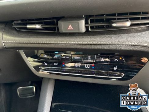 Used 2022 Buick Envision Essence w/ Technology Package I FWD image 4