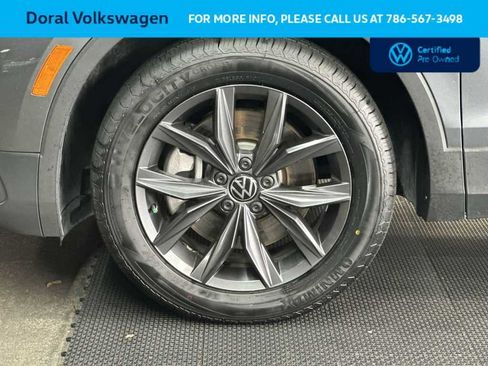 Used 2023 Volkswagen Tiguan SE w/ Panoramic Sunroof Package FWD image 11