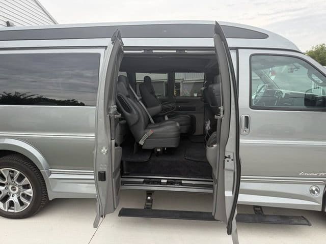 Used 2023 GMC Savana 2500 Extended RWD image 4