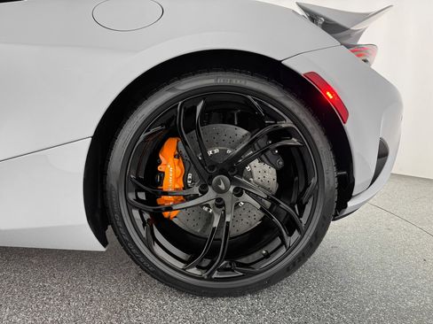 Used 2026 McLaren 750S Spider RWD image 33