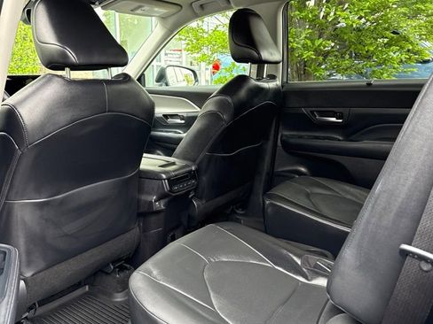 Used 2024 Toyota Grand Highlander AWD image 6