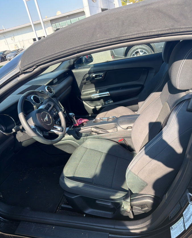 Used 2015 Ford Mustang Convertible RWD image 4