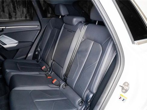 Used 2024 Audi Q3 2.0T Premium image 11