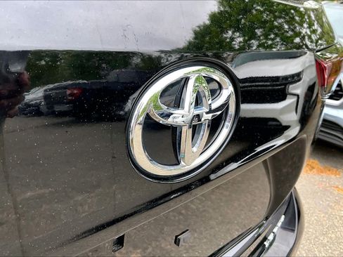 Used 2025 Toyota Highlander LE AWD/4WD image 29