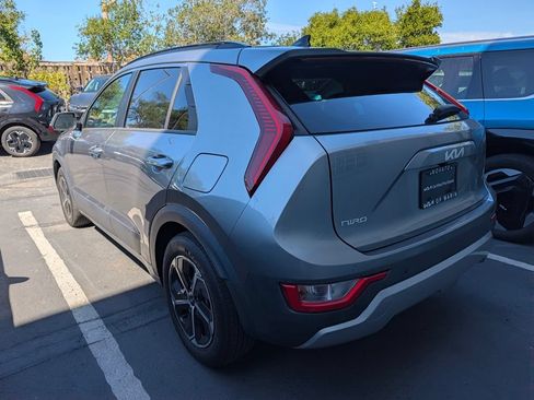 Used 2024 Kia Niro EX FWD image 2