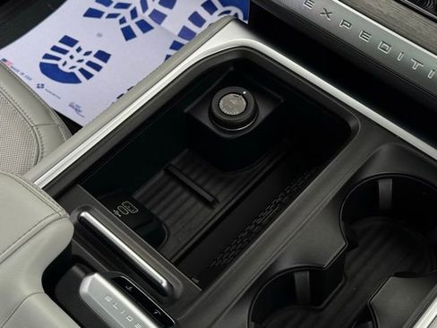 Certified 2025 Ford Expedition Max Platinum image 34