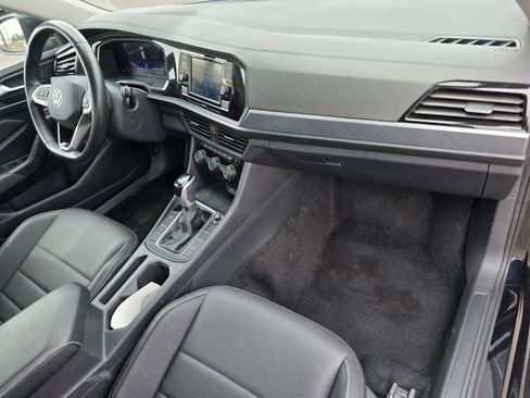 Used 2024 Volkswagen Jetta SE FWD image 11