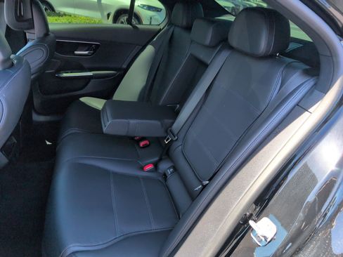 Used 2025 Mercedes-Benz C 300 Sedan image 31