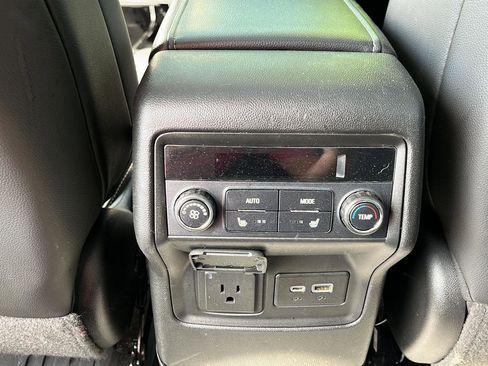 Used 2021 GMC Acadia Denali w/ Denali Ultimate Package AWD/4WD image 34