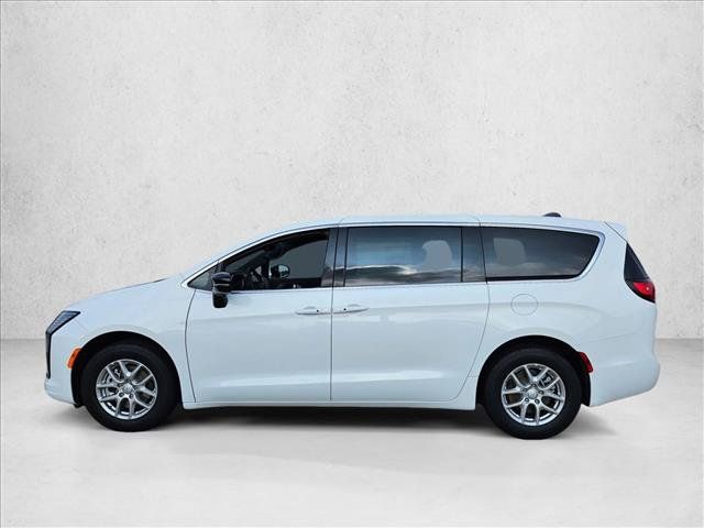 New 2027 Chrysler Pacifica Select FWD image 5