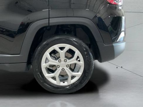 Used 2024 Jeep Compass Latitude AWD/4WD image 22