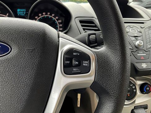 Used 2017 Ford Fiesta SE image 19