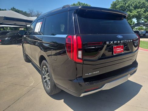 Used 2025 Ford Expedition Platinum AWD/4WD image 4