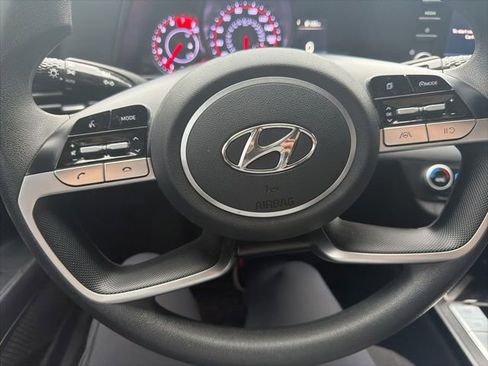 Used 2022 Hyundai Elantra SEL FWD image 20
