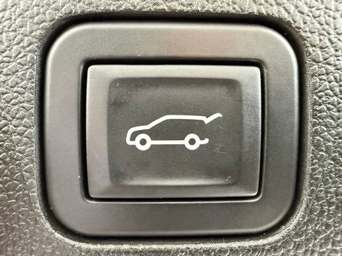 Used 2023 GMC Yukon Denali AWD/4WD image 27
