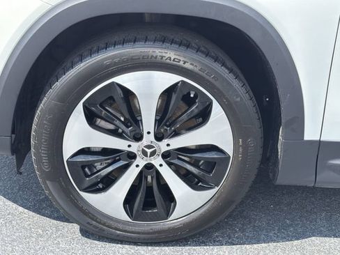 Used 2025 Mercedes-Benz GLB 250 4MATIC image 12