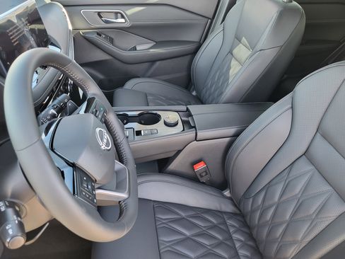 New 2026 Nissan Rogue Platinum image 7