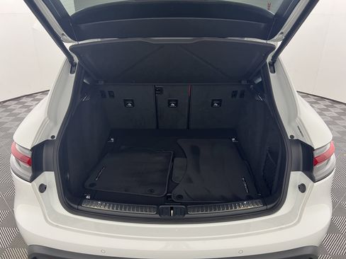 Certified 2024 Porsche Macan Turbo AWD/4WD image 21