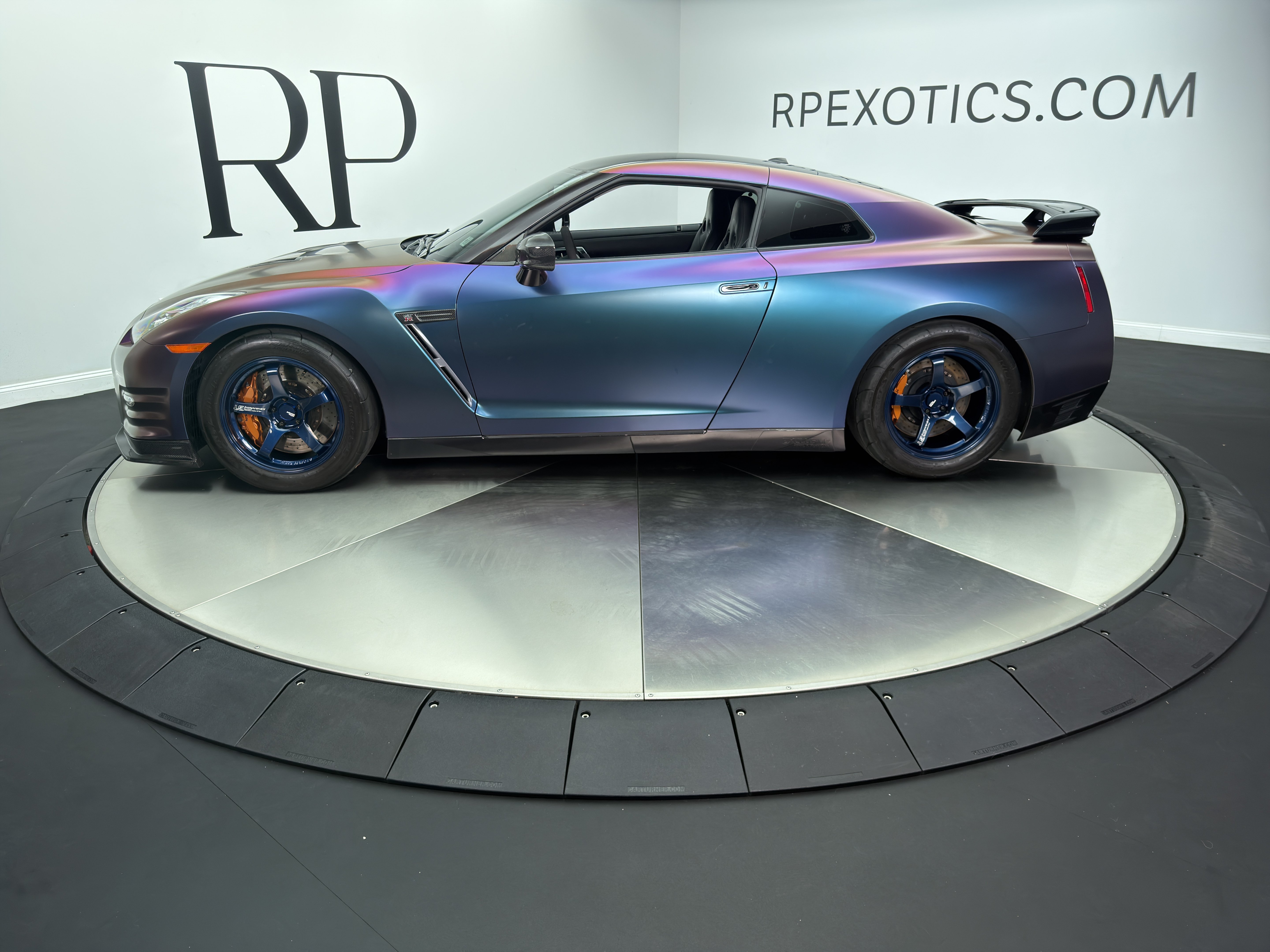Used 2013 Nissan GT-R Premium AWD/4WD image 3