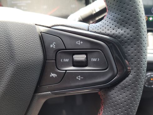 Used 2026 Chevrolet Trax RS FWD image 28