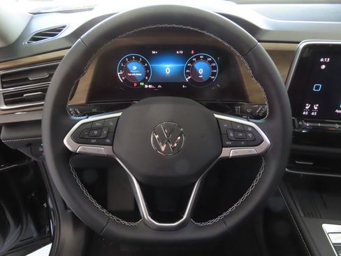 Used 2026 Volkswagen Atlas SE FWD image 15