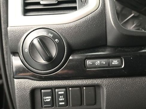 Used 2021 Nissan Titan SV w/ SV Convenience Package image 14