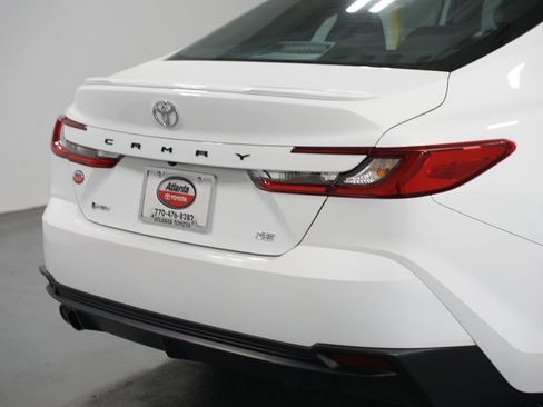 Certified 2025 Toyota Camry SE image 9