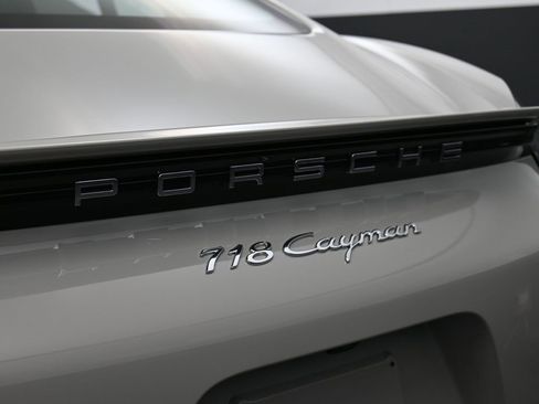 Used 2024 Porsche 718 Cayman image 14