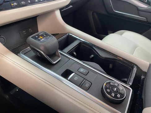 Used 2022 Nissan Pathfinder SL AWD/4WD image 22