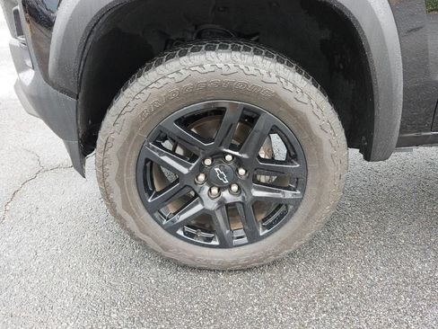 Used 2024 Chevrolet Colorado Trail Boss AWD/4WD image 9