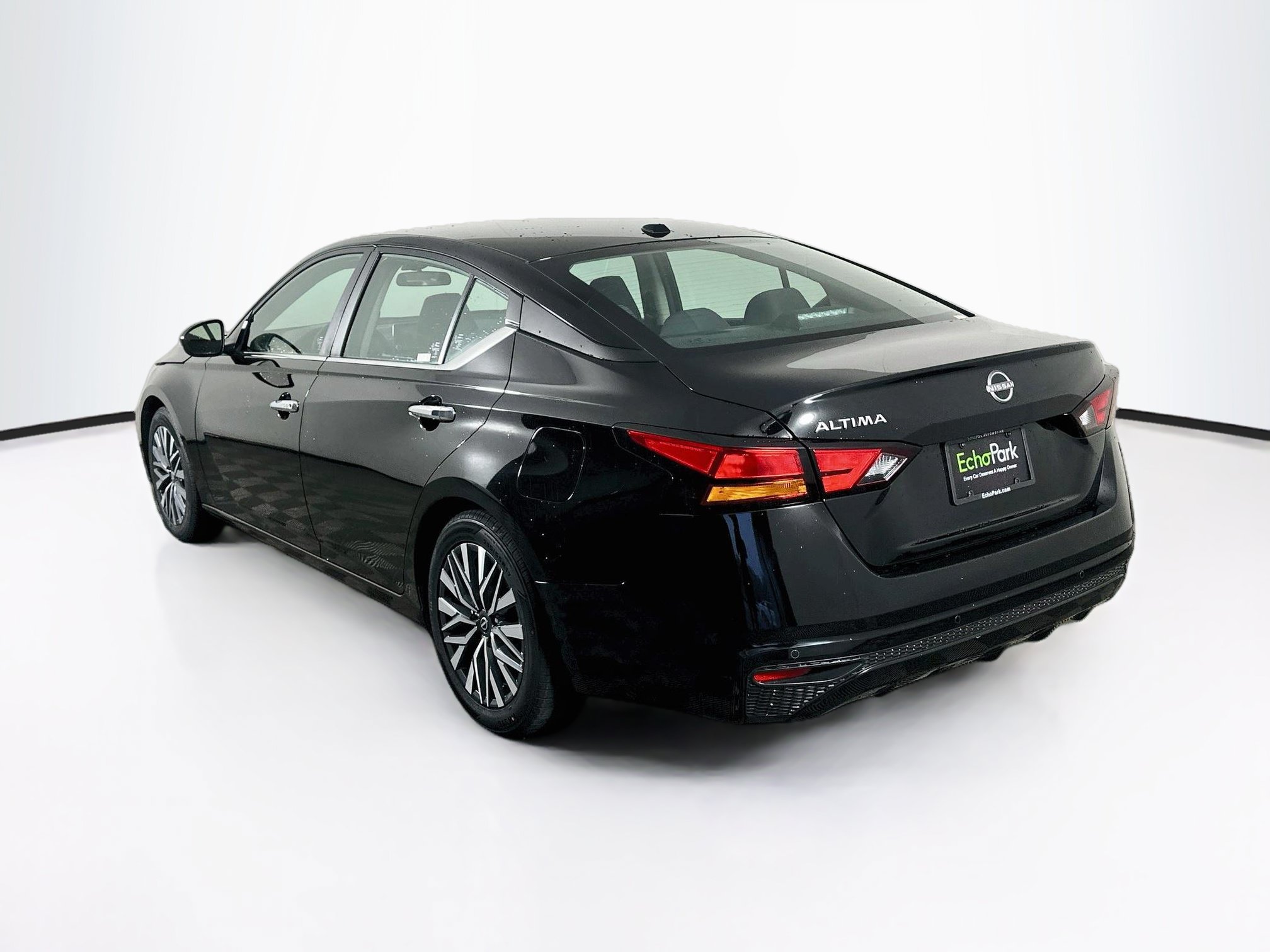 Used 2025 Nissan Altima 2.5 SV FWD image 5