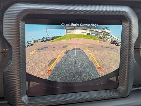 Used 2021 Jeep Wrangler Unlimited Sahara AWD/4WD image 32