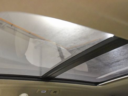 Used 2024 Volvo XC40 B5 Plus image 30