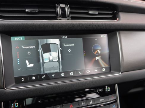 Used 2018 Jaguar XF S AWD/4WD image 25