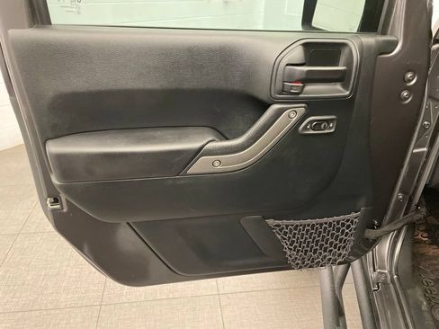 Used 2018 Jeep Wrangler Unlimited Sport S AWD/4WD image 17