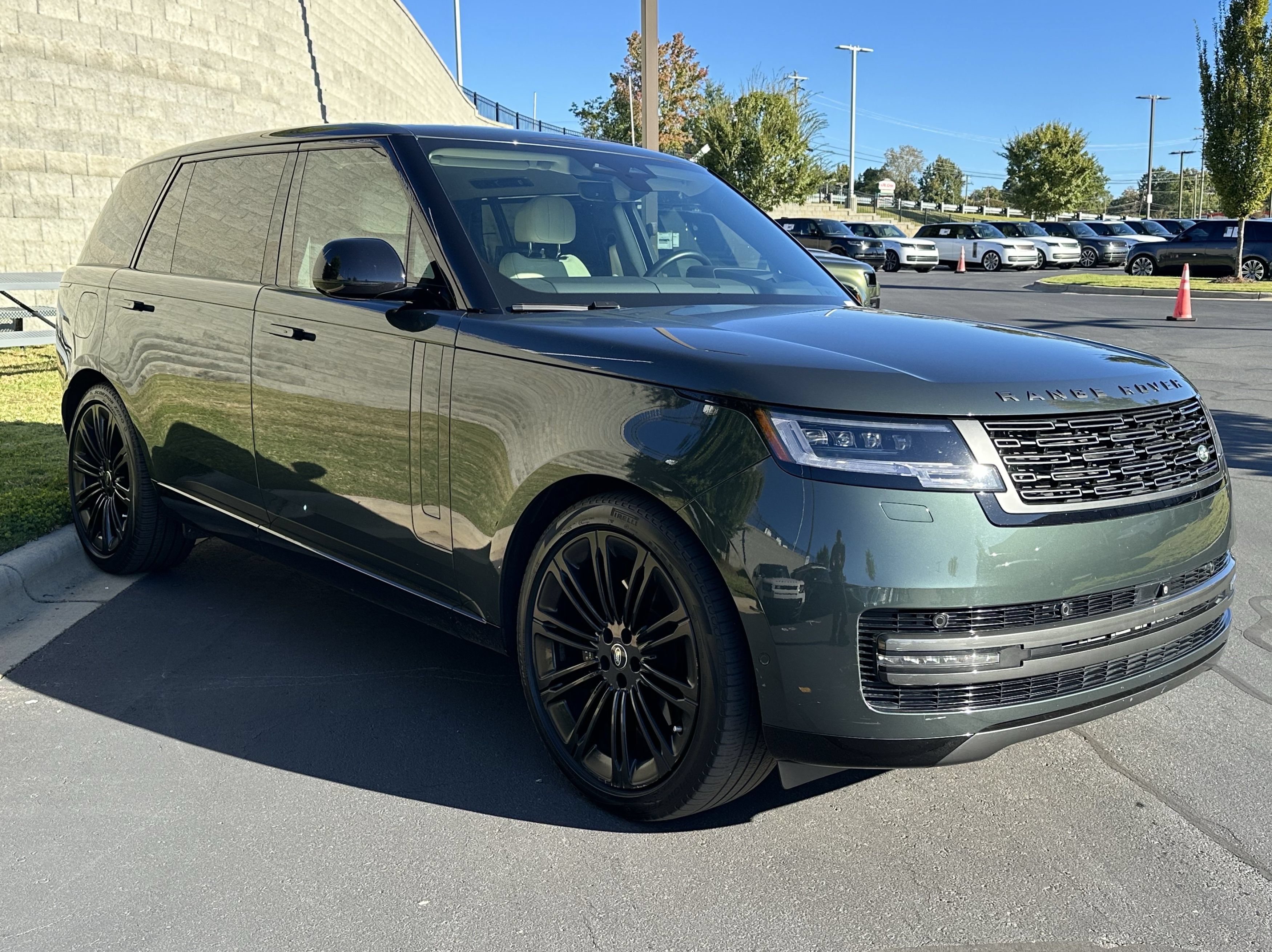 Used 2024 Land Rover Range Rover Long Wheelbase SE AWD/4WD image 9