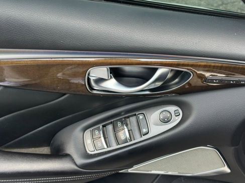 Used 2018 INFINITI Q50 Luxe w/ Sensory Package (Luxe) RWD image 9