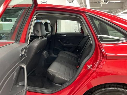 Used 2022 Volkswagen Jetta SE w/ Panoramic Sunroof Package FWD image 8