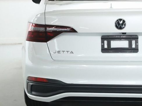 Used 2024 Volkswagen Jetta SE w/ Panoramic Sunroof Package FWD image 43