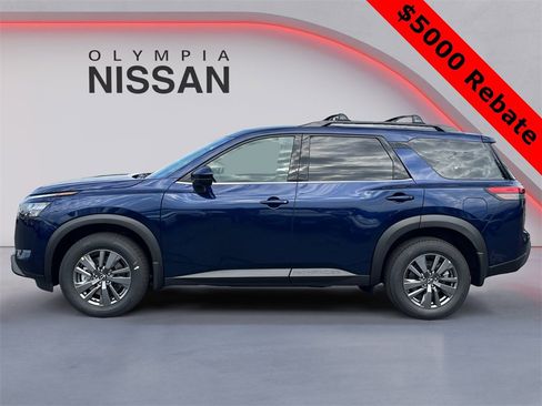 New 2025 Nissan Pathfinder SV w/ SV Premium Package image 2