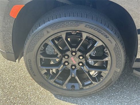 Used 2022 GMC Yukon SLE w/ Gmc Pro Safety Plus Package image 11