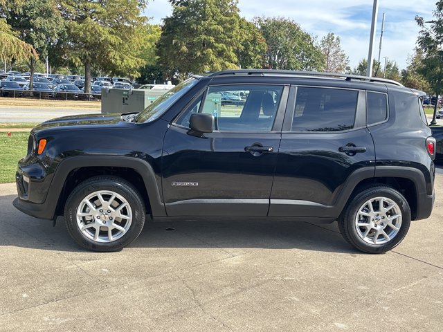 Used 2022 Jeep Renegade Latitude AWD/4WD image 10