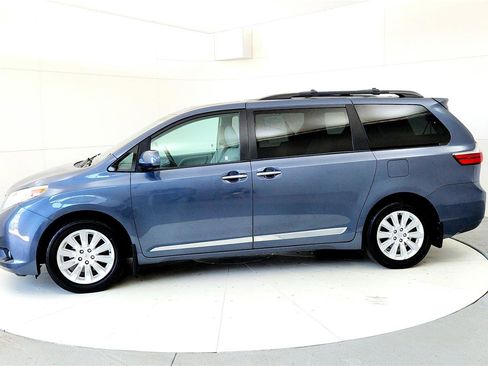 Used 2016 Toyota Sienna XLE Premium w/ Protection Package image 3