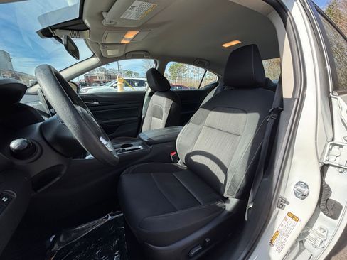 Used 2025 Nissan Altima 2.5 SV image 36